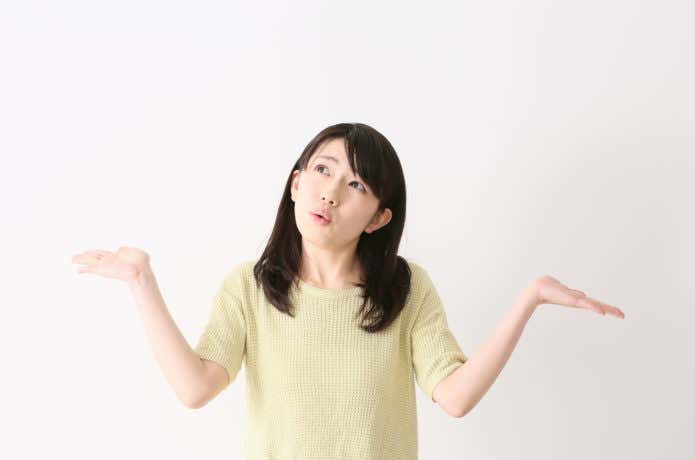 悩む人