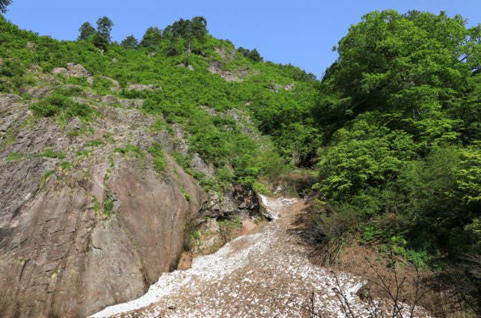 浅草岳の岩壁