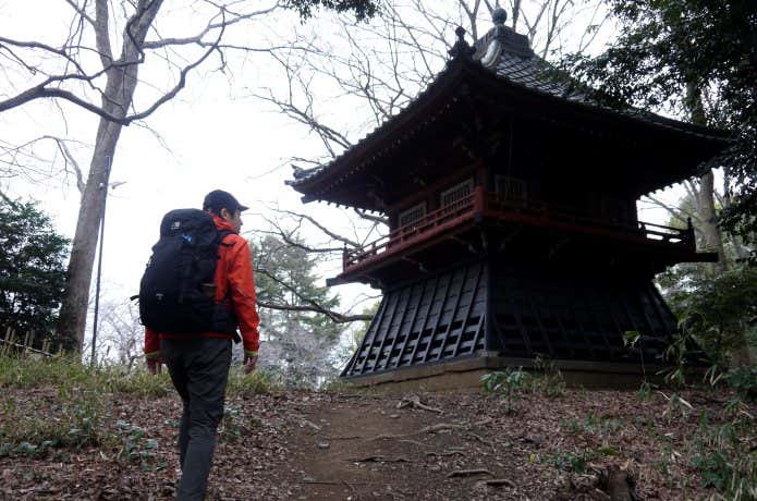 登山者の後ろ姿