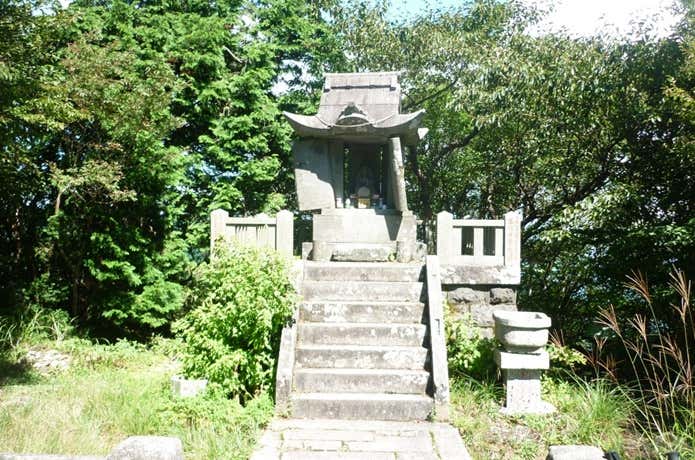 多良岳山頂の祠