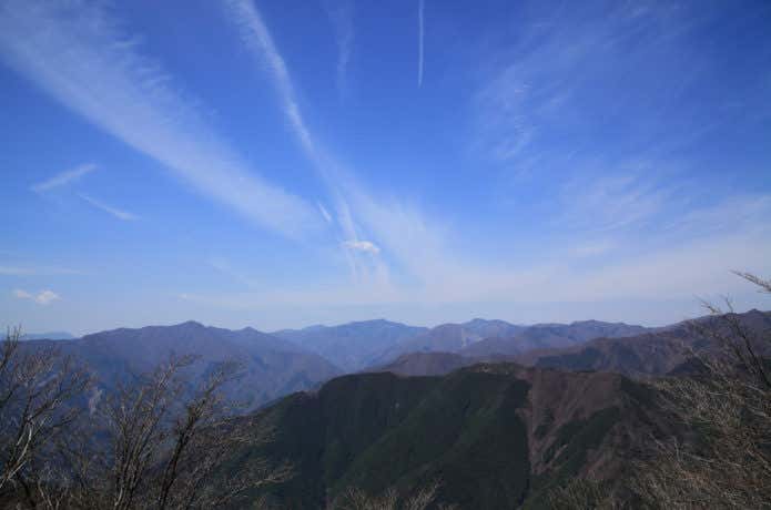 川苔山の山頂から西側(雲取山など)の風景