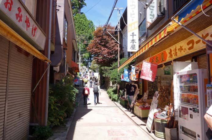 御岳山商店街の町並み