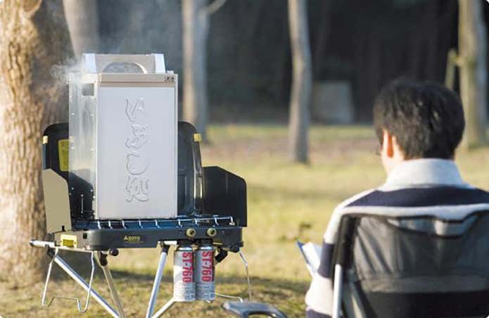 燻製器具を使用しているシーン