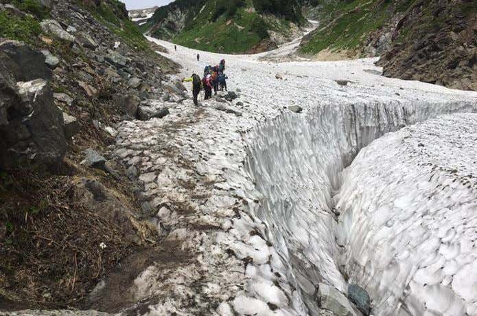白馬大雪渓 クレバス 白馬山荘