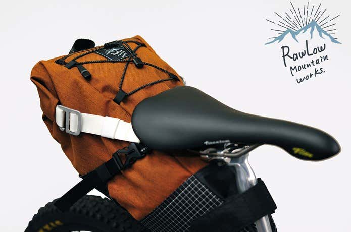 ロウロウマウンテンワークスのバイクンハイクバッグ
