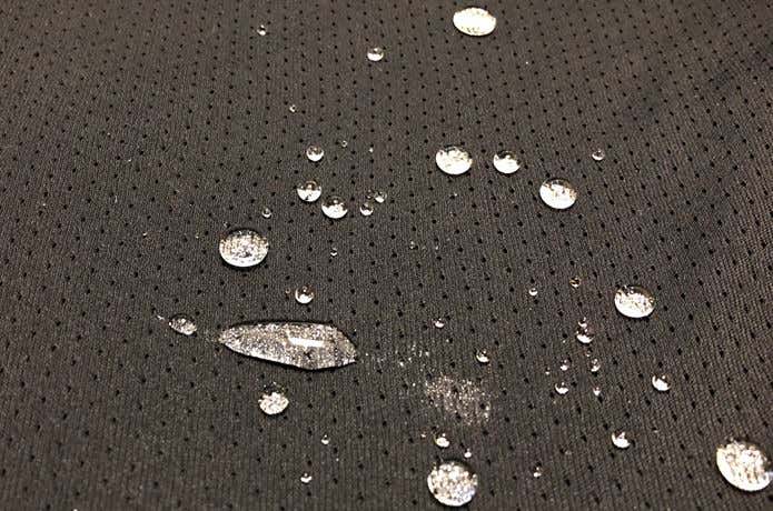 筆者のスキンメッシュの撥水状態