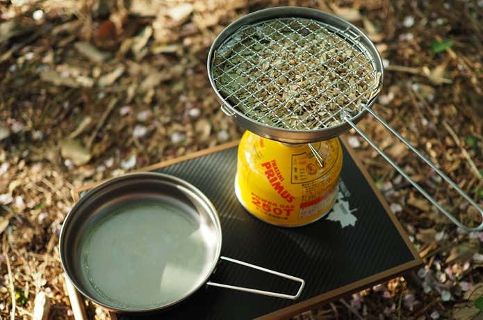 食材を並べて点火