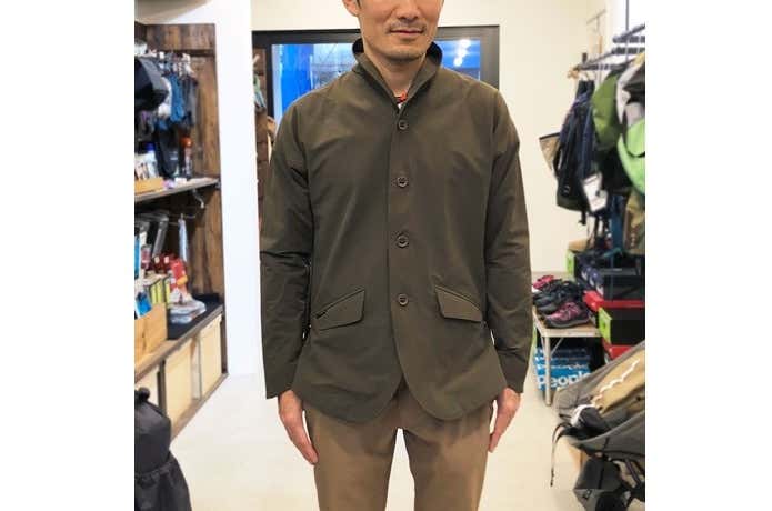 ヤマニノボッタカモシレナイを着た男性