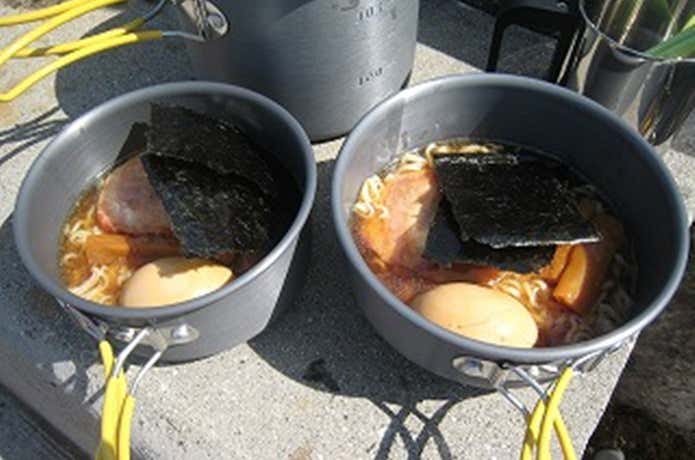 クッカーで調理した山ご飯