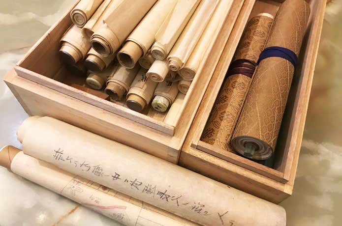 着物の詳細が書かれた巻物
