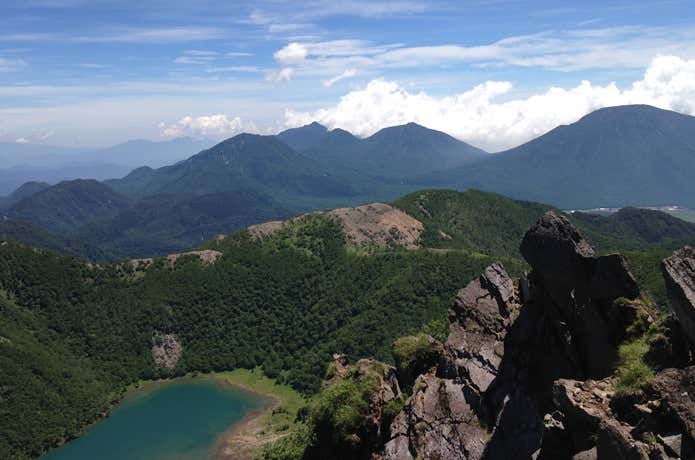 日光白根山山頂から、日光連山と五色沼