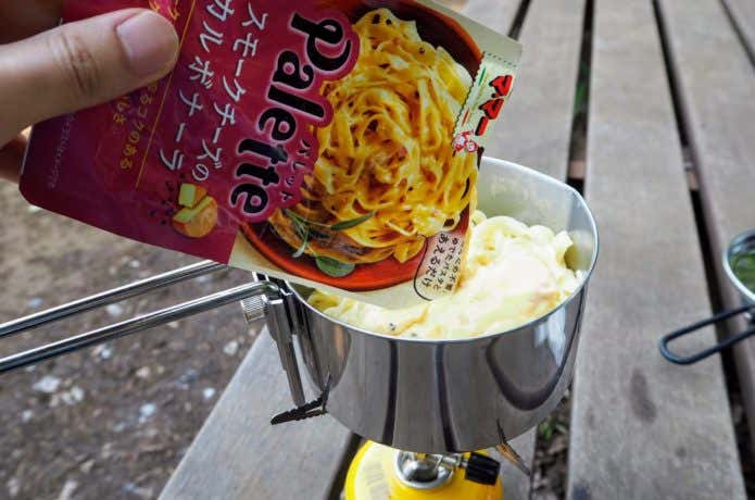 マ・マーパレットのソースを絡める