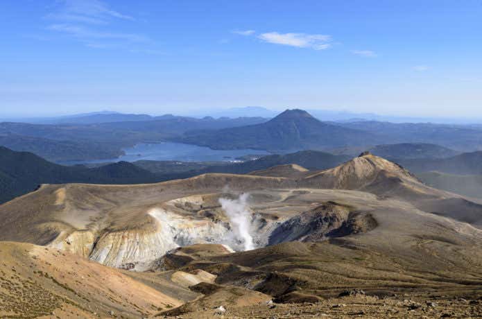 雌阿寒岳　火口