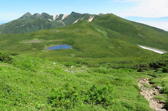 登山道　池