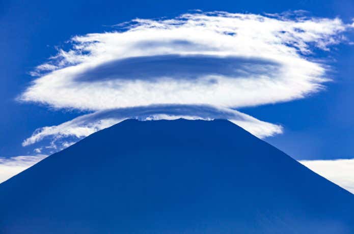 レンズ雲（笠雲）