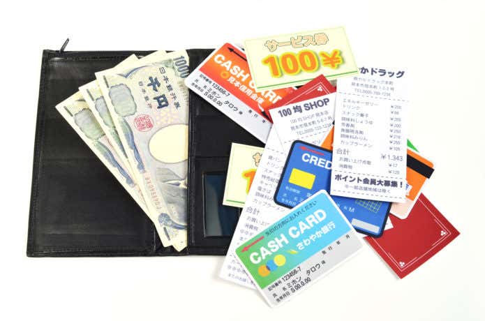 散らかった財布