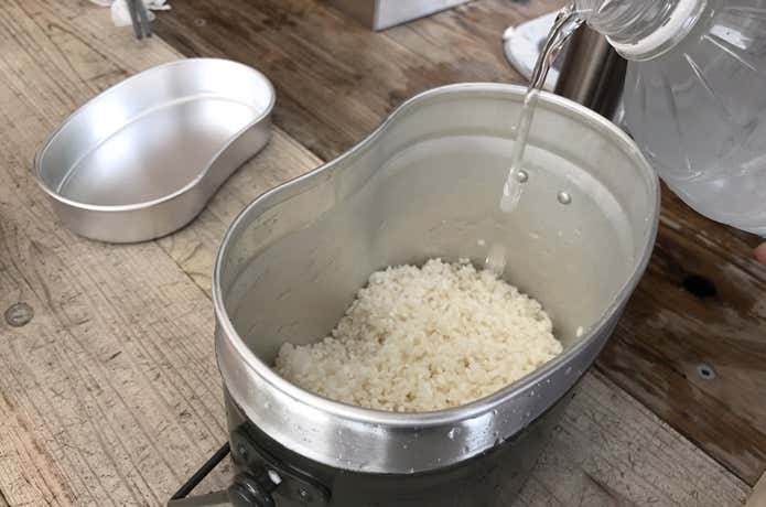 飯盒　お水を入れる