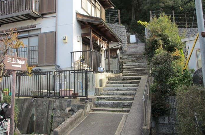 妙見堂脇の石段