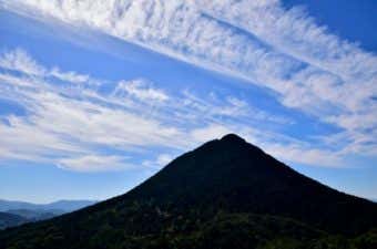 三上山