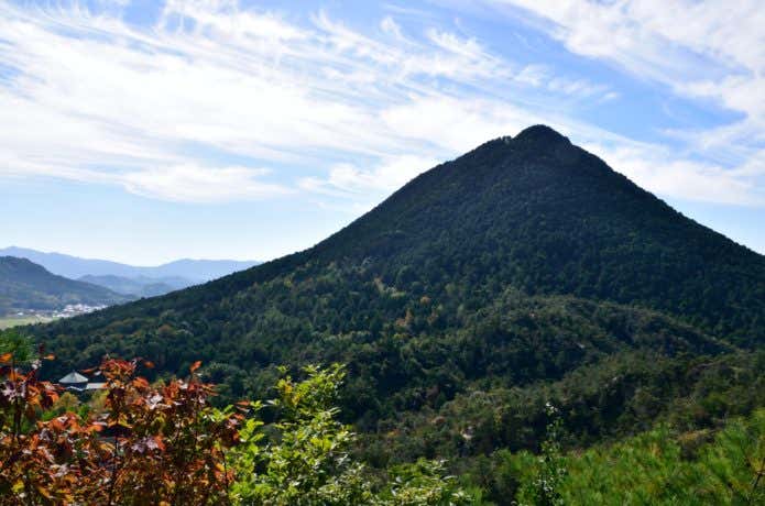 三上山　山容