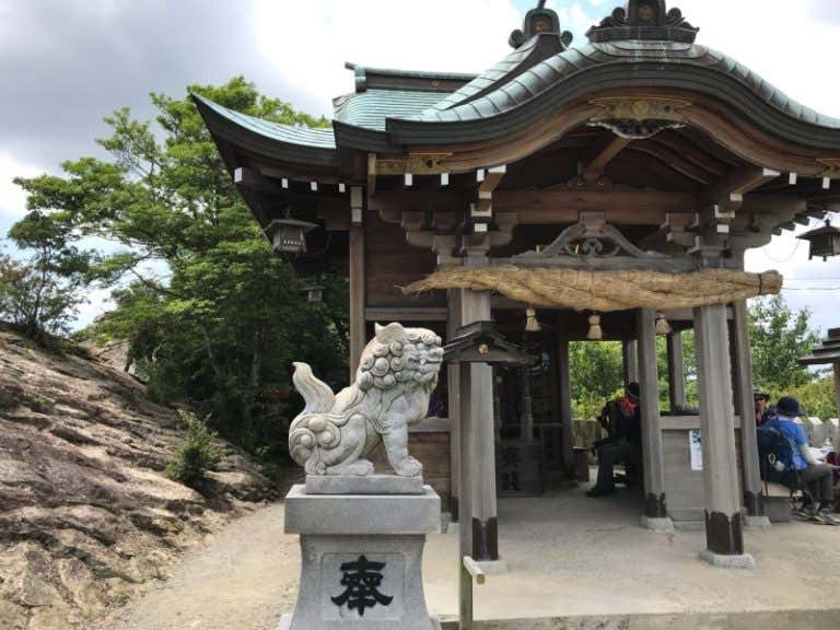 高御位山の神社