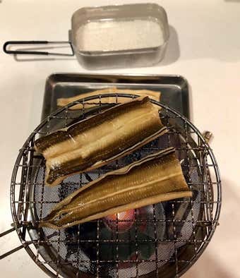 穴子を焼く