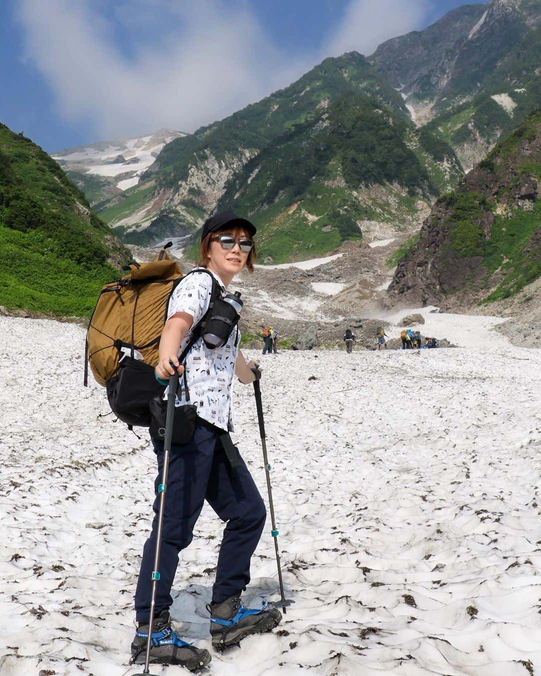 登山 シャツ 白