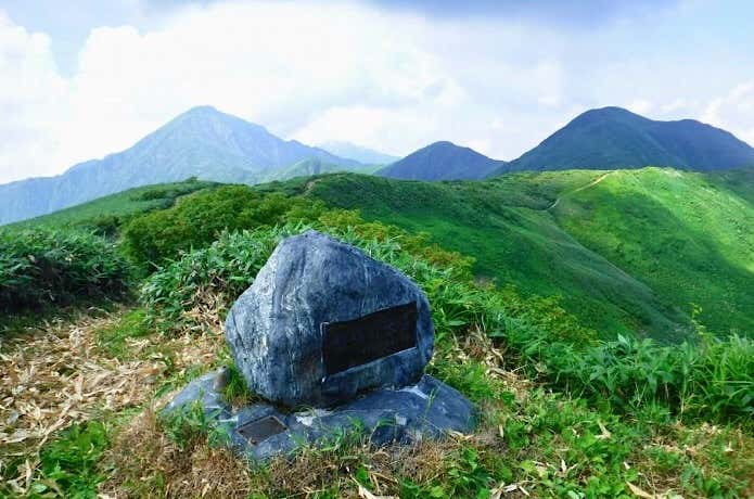 利根川の源流碑