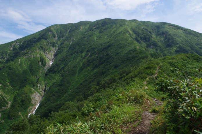 中ノ岳|越後三山の最高峰!静かな山歩きを満喫できる登山コース 中ノ岳|越後三山の最高峰!静かな山歩きを満喫できる登山コース
