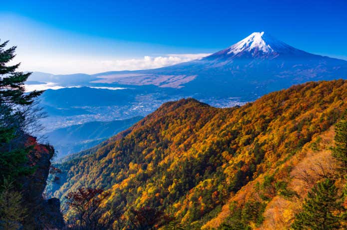 三ツ峠山から望む、冠雪した富士山