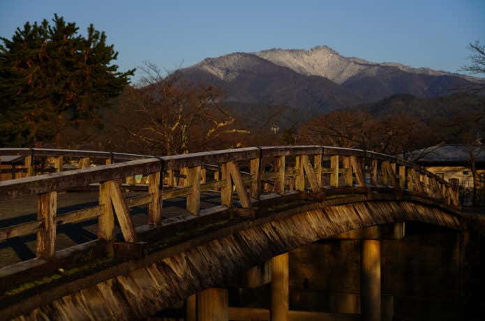 渡月橋と愛宕山