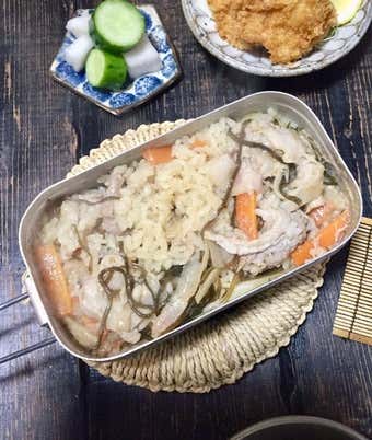 塩昆布と鶏肉の炊き込みご飯　炊く