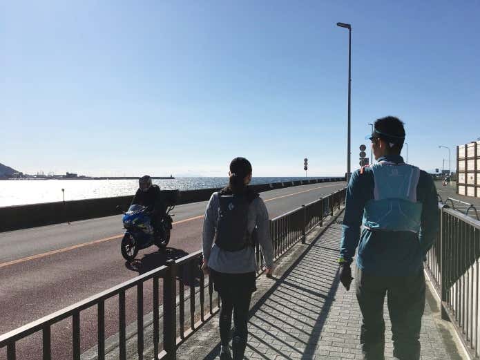 トレランの途中で海沿いを歩く