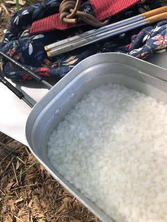 バラちらし　米と水を入れる