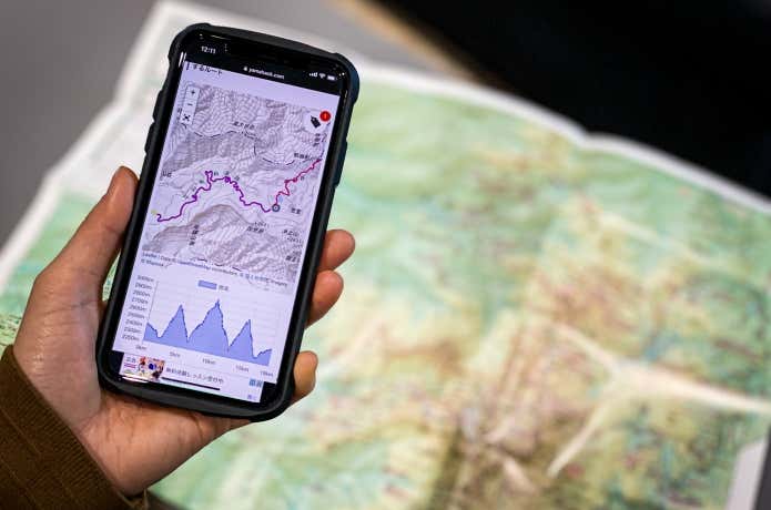 スマホで登山地図を確認