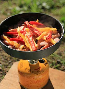 じゃがりこのレシュティ風　パプリカを炒める