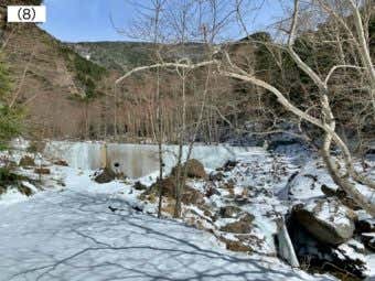 堰堤広場からは林道から登山道に変わります