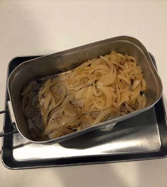 具沢山のスープカレー　材料を炒める