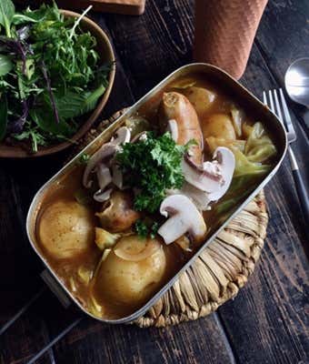 具沢山のスープカレー　残りの材料を入れる