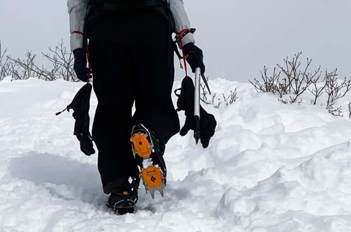 アイゼン歩行」をマスターしよう！雪山登山の必携アイテムについてプロ