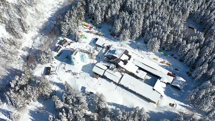 上空から見た赤岳鉱泉とアイスキャンディ