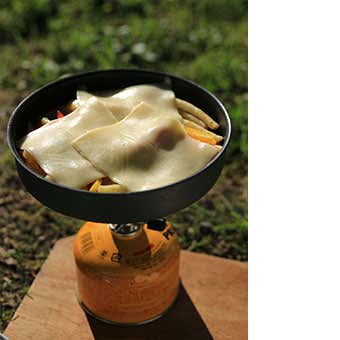じゃがりこのレシュティ風　チーズを乗せる