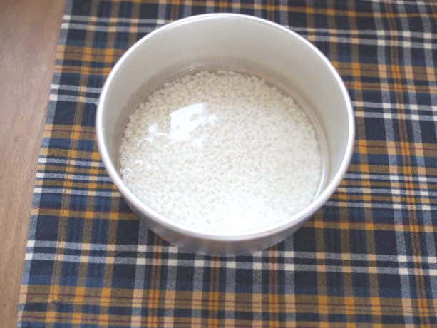 米を浸水させる