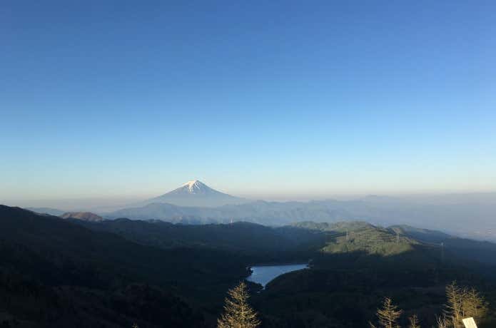 雷岩手前から眺める初夏の富士山
