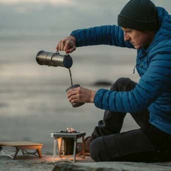 コーヒーを注ぐ