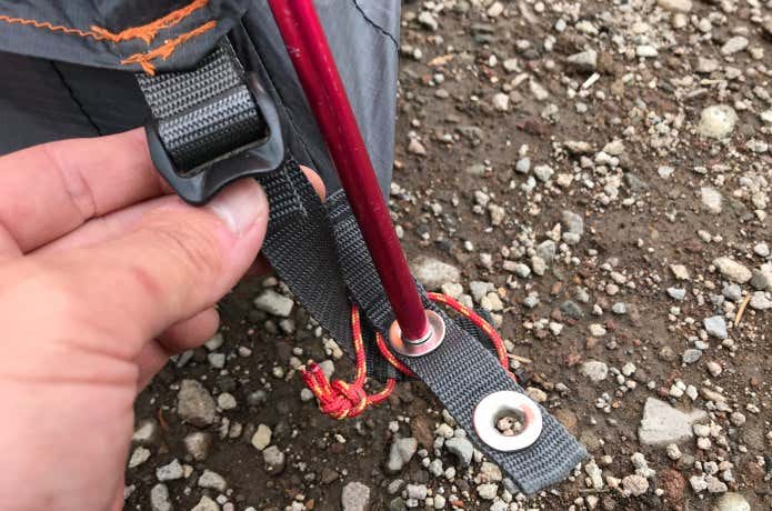 グロメットを差し込んで連結