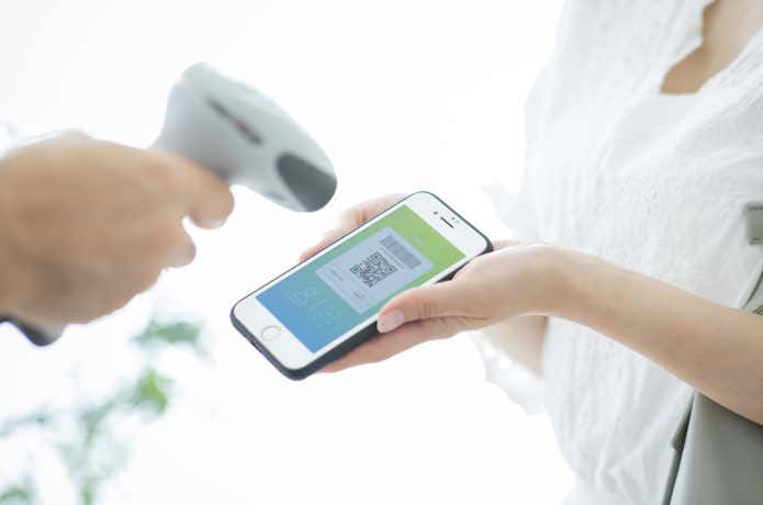 スマートフォンのQRコードを読み込む