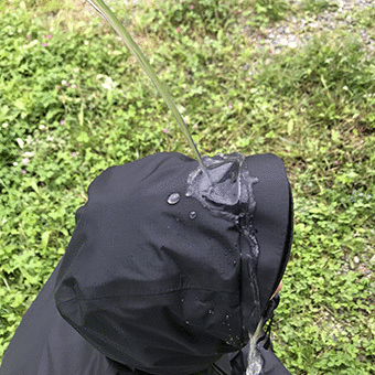 オーロラシェルに水をかける