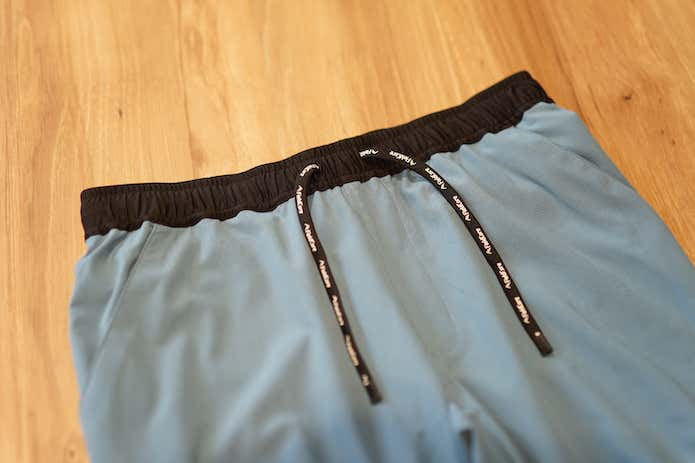 ウエスト　ゴム仕様