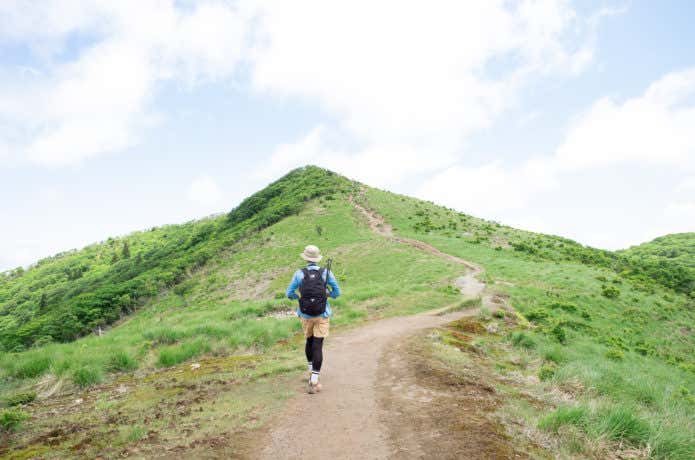 比良山系を歩く登山者